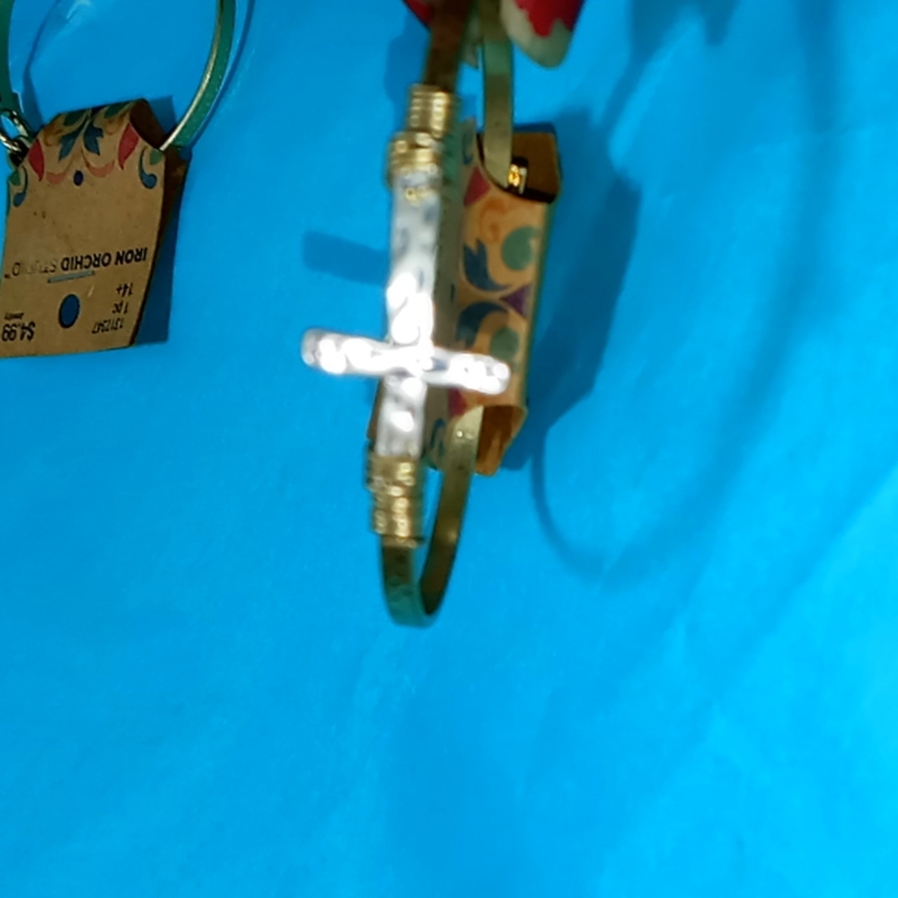 Bangle/Bracelet - Picture 3 of 4